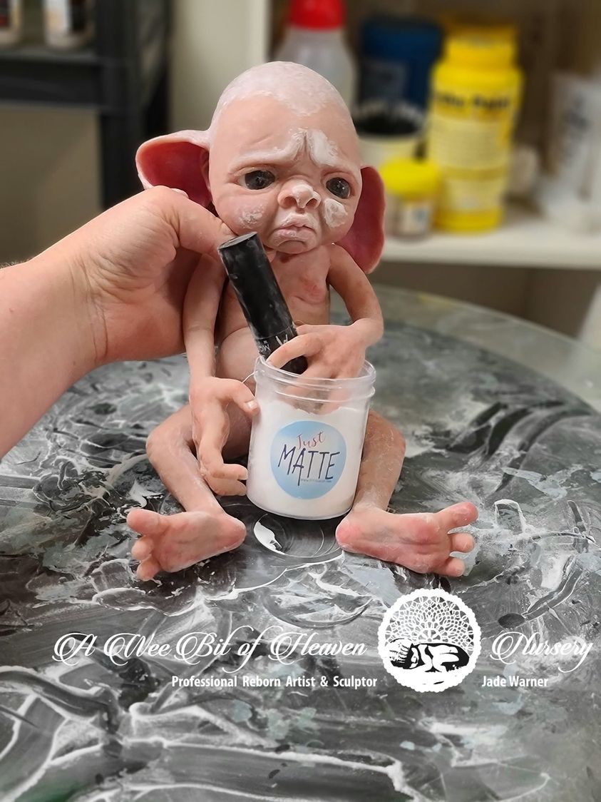 Jade Warner using Just Matte Finishing Powder